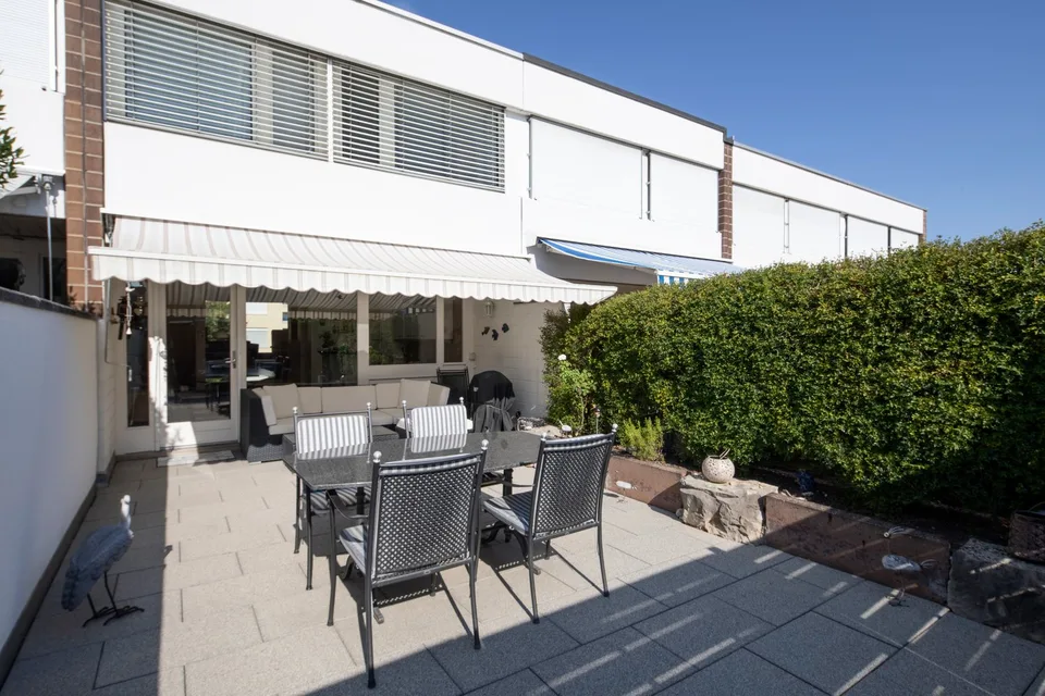 Charming 5½-room row house in Therwil for sale