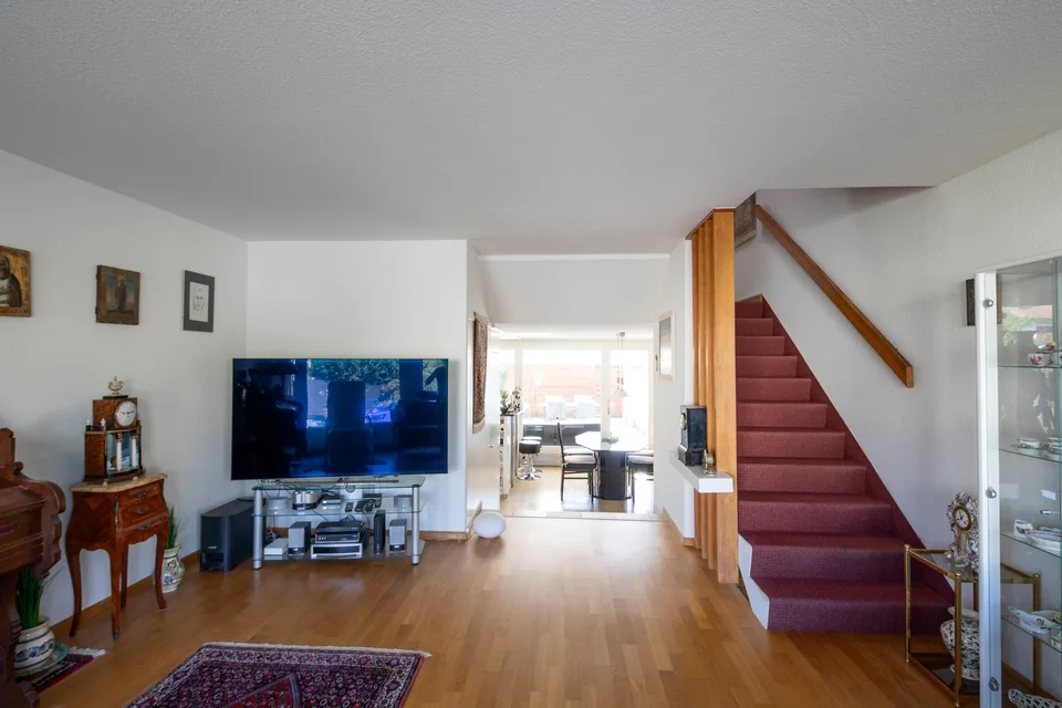 Charming 5½-room row house in Therwil for sale