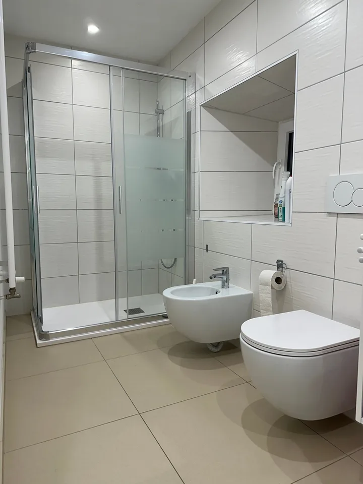 Elegante casa indipendente 5 locali con balcone ristrutturata, Riviera