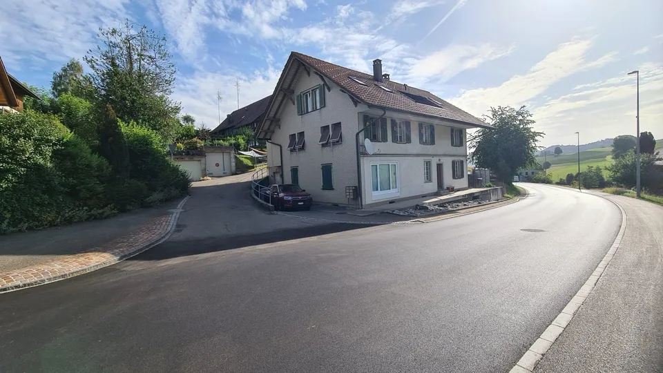 Spacious multi-family house with top returns and parking possibility, Leimiswil