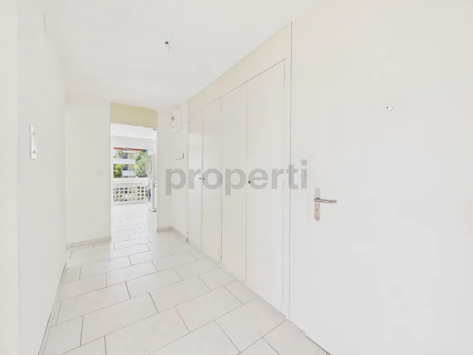 Appartement de 3,5 pièces rénové avec balcon, Spreitenbach