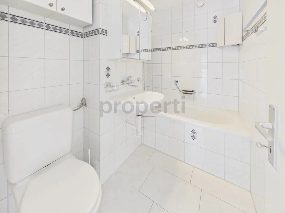 Appartement de 3,5 pièces rénové avec balcon, Spreitenbach