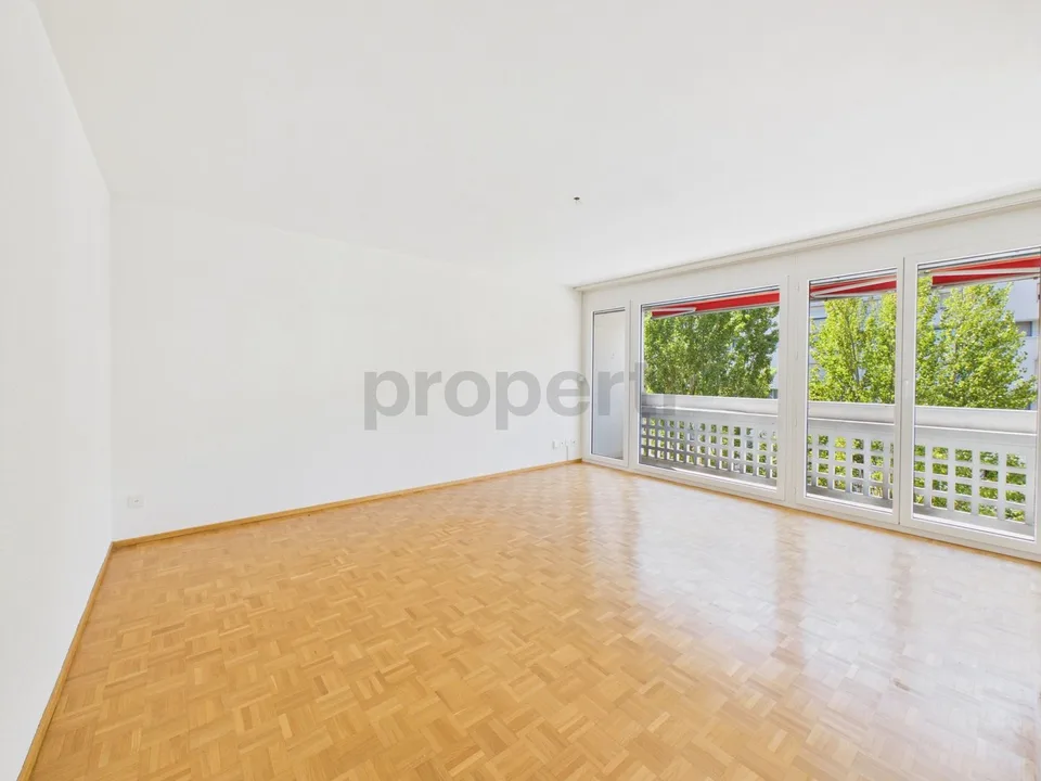 Appartement de 3,5 pièces rénové avec balcon, Spreitenbach