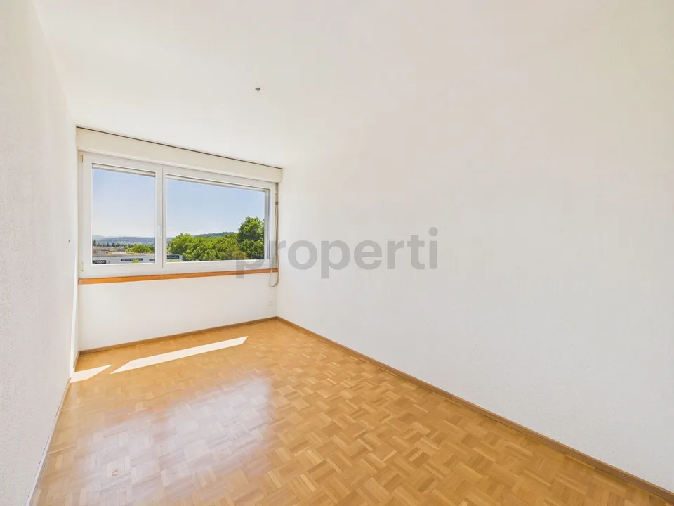 Appartement de 3,5 pièces rénové avec balcon, Spreitenbach