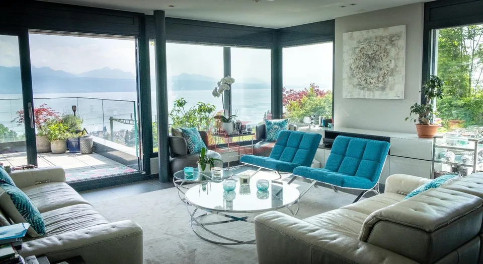 Moderne Wohnanlage mit Blick auf den See und die Alpen - La Conversion