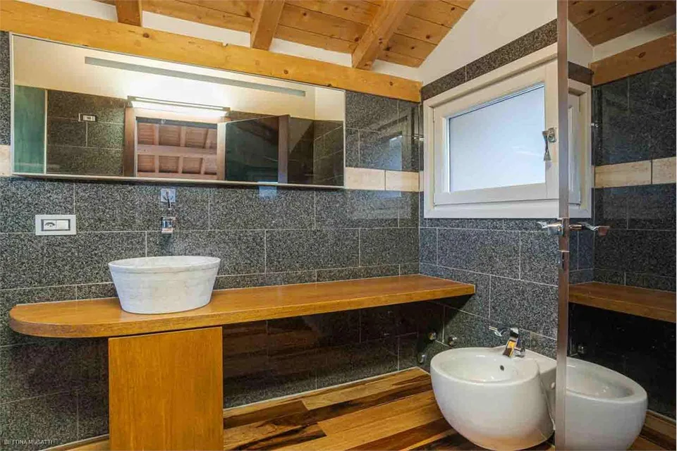 BALERNA | KOMPLETT SANIERTE PALAZZINA - HERVORRAGENDE GELEGENHEIT