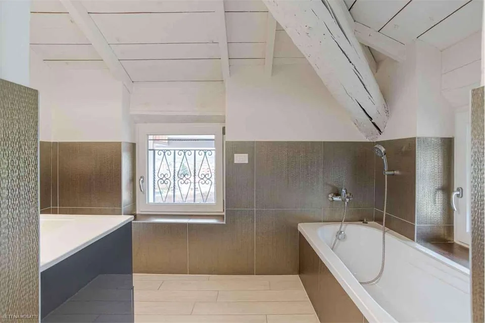 BALERNA | KOMPLETT SANIERTE PALAZZINA - HERVORRAGENDE GELEGENHEIT