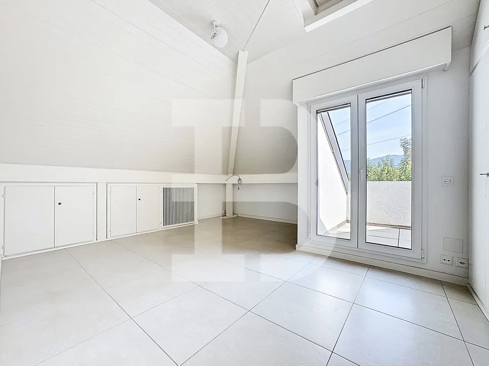 Charming 3.5-room attic apartment with 1 bedroom - 1 mezzanine - 2 terraces