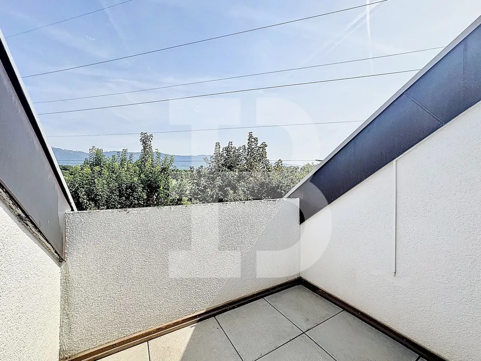 Charming 3.5-room attic apartment with 1 bedroom - 1 mezzanine - 2 terraces