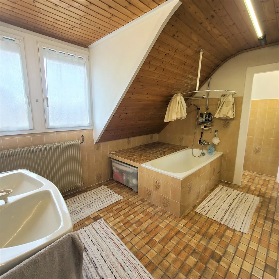 Ideal neighborhood, semi-detached house with 6 rooms and 108 m²