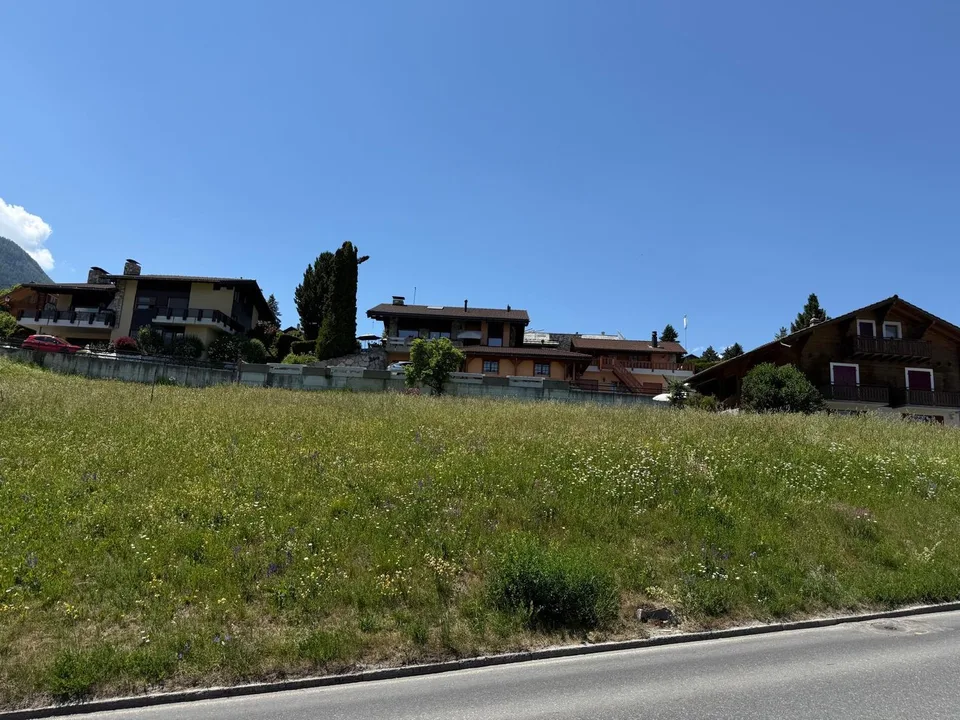 Bauplatz mit Baugenehmigung - außergewöhnliche Gelegenheit für Bauträger und Investoren