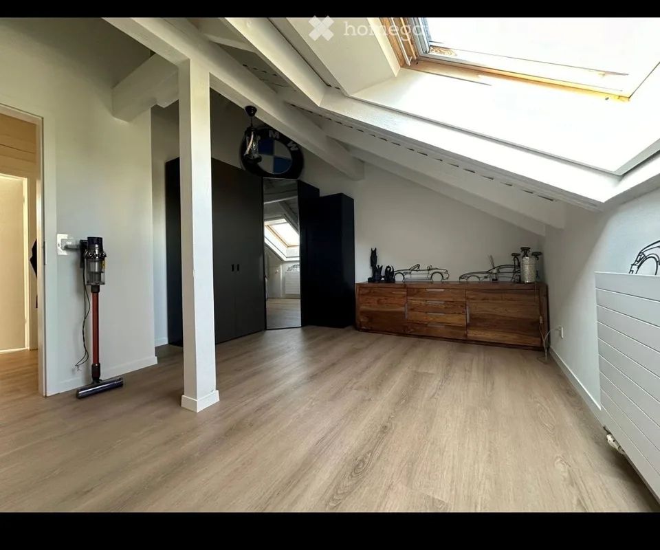 Wunderschöne 3.5-Zimmer-Dachwohnung in Hinwil mit grossem Balkon
