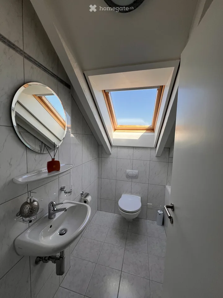 Wunderschöne 3.5-Zimmer-Dachwohnung in Hinwil mit grossem Balkon