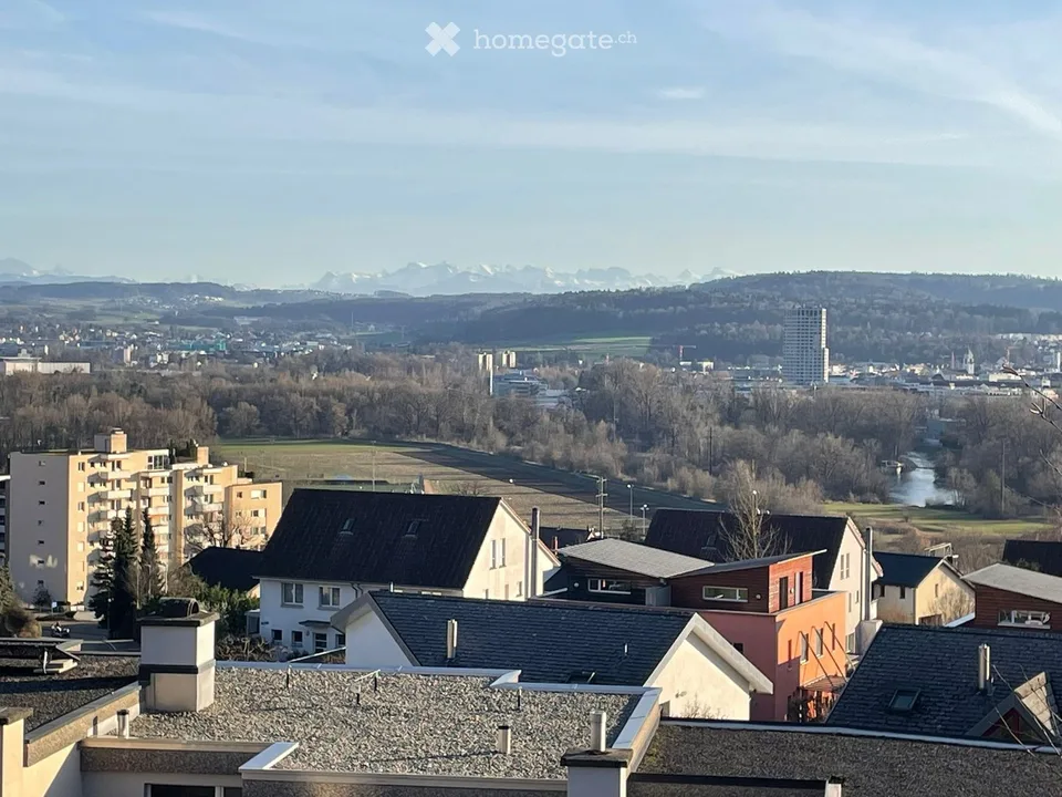 Incantevole appartamento di 3,5 locali con una meravigliosa vista sulla valle del Limmattal