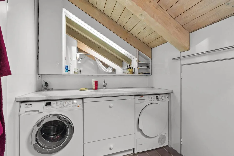 Charmante Dachwohnung an stadtnaher und sonniger Lage!