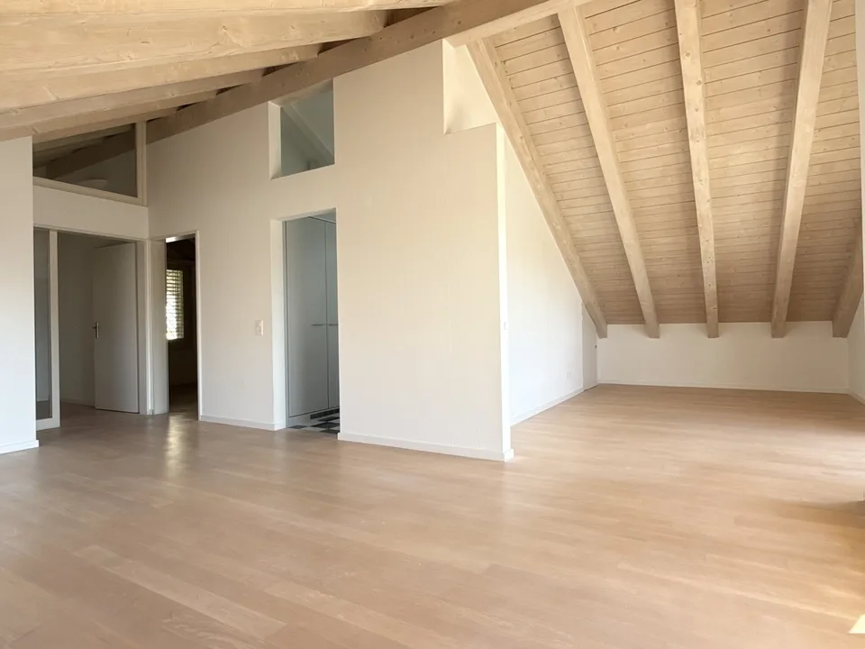 Charmante Dachwohnung an stadtnaher und sonniger Lage!