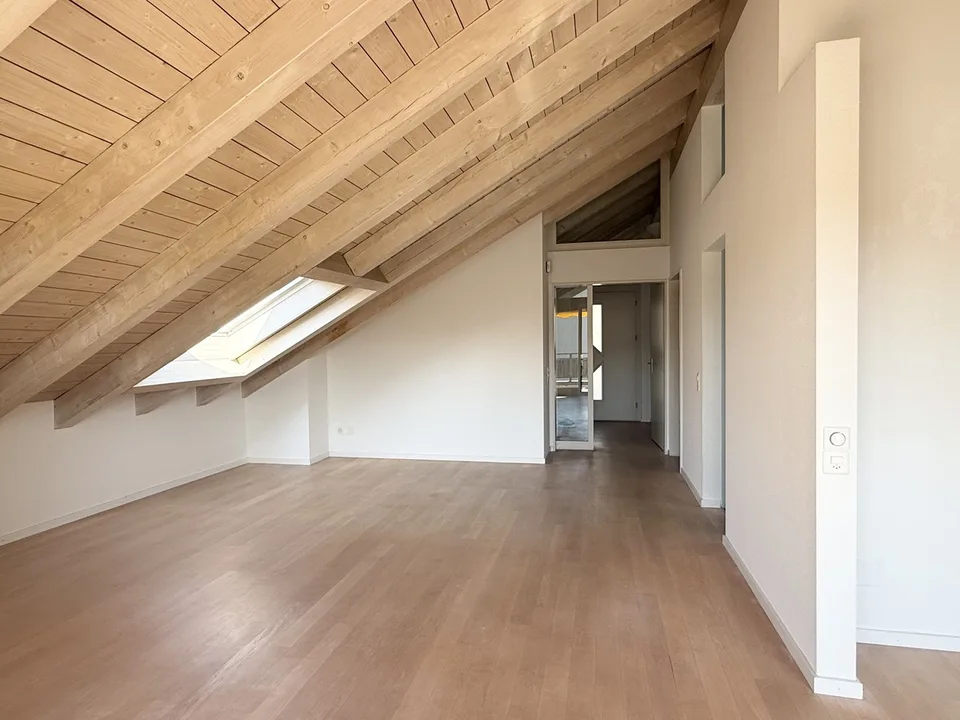 Charmante Dachwohnung an stadtnaher und sonniger Lage!