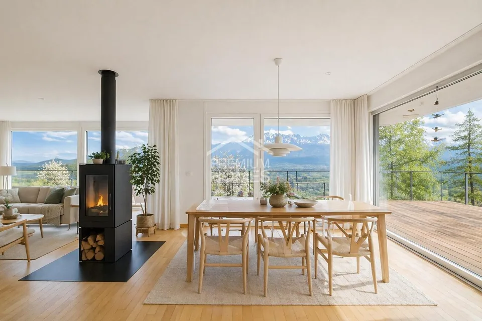 SPACE FOR LIVING WITH UNOBSTRUCTED VIEWS