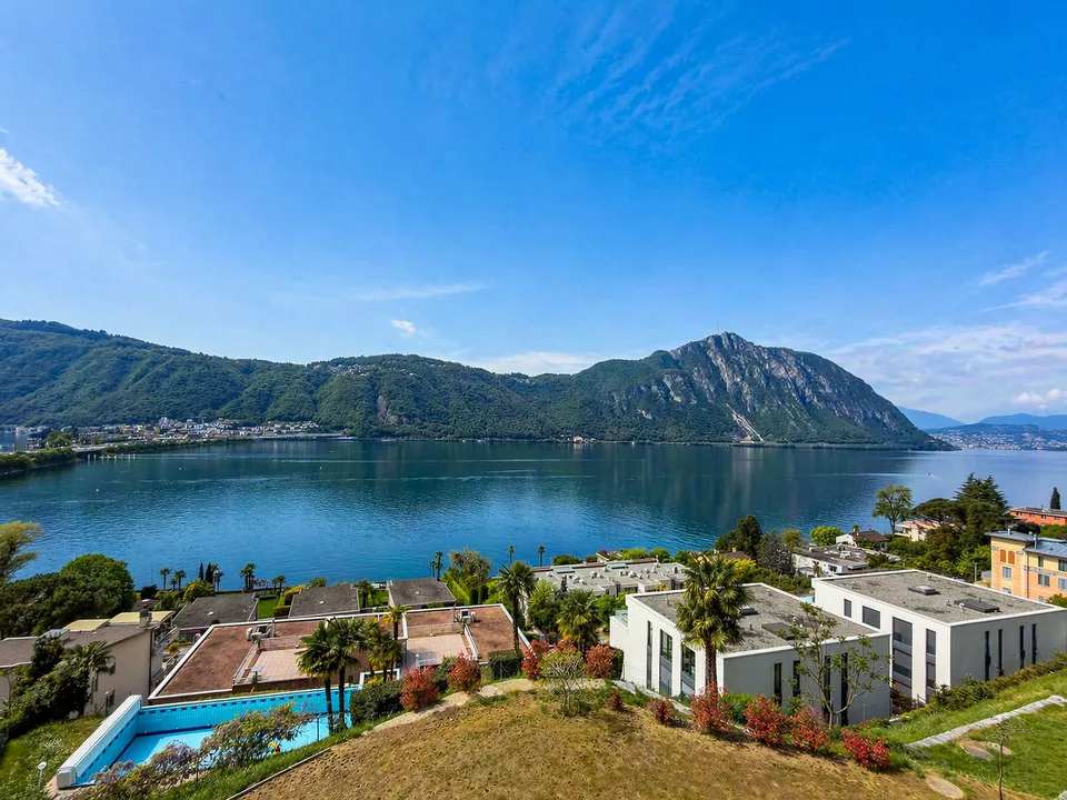 Spacious attic with magnificent lake-view terrace in Bissone