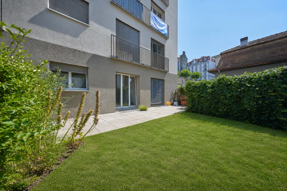 RENOVE ET MEUBLE AVEC TERRASSE - EMPLACEMENT IDEAL