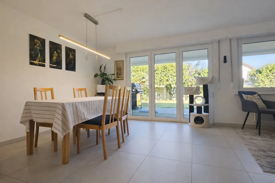 Elegantes Familienhaus mit großem, ebenerdigen Garten und großem Potenzial in Founex