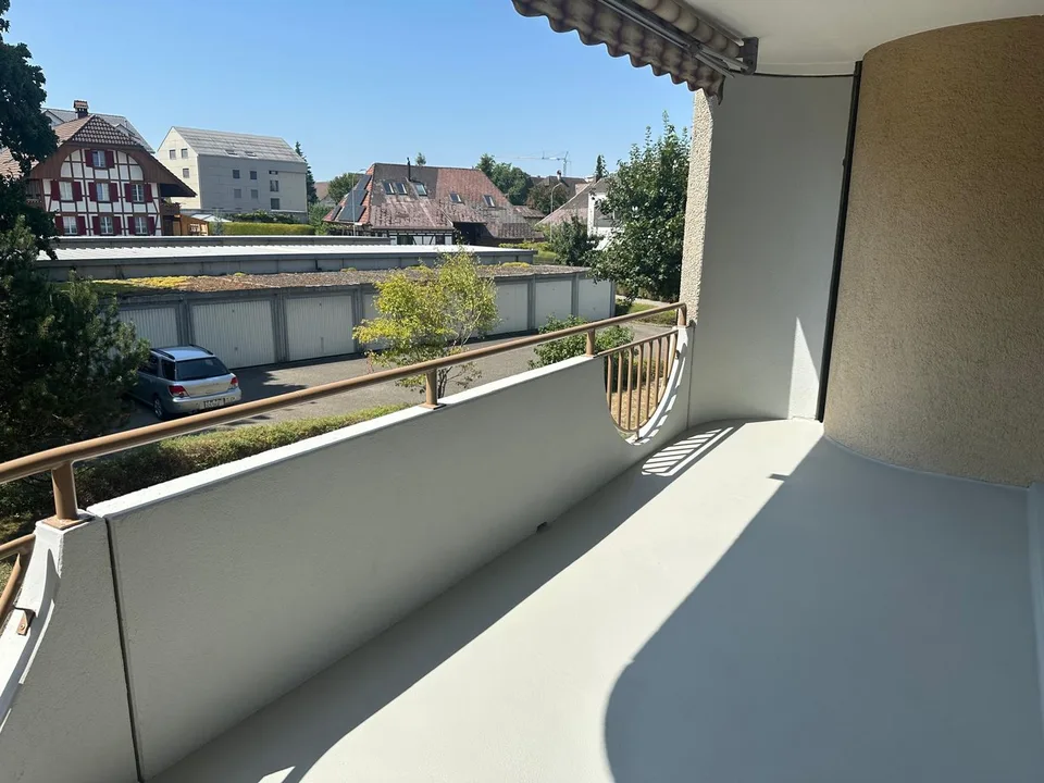 In affitto su accordo, appartamento di 2,5 locali appena ristrutturato con ampio balcone