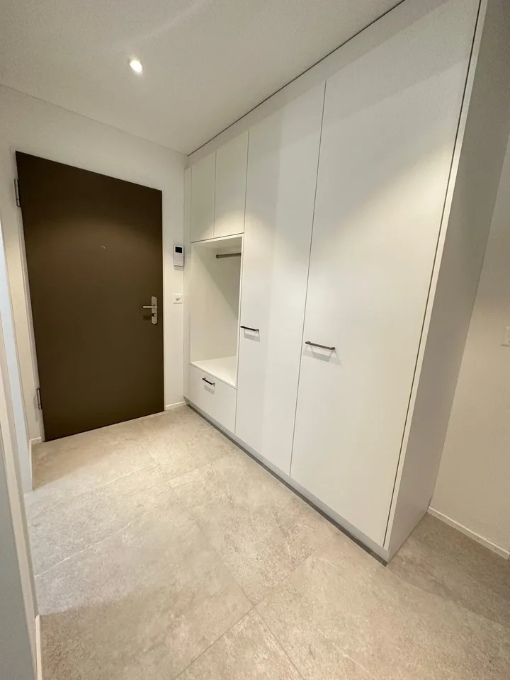 Vivere in modo moderno a Zwingen – Appartamento nuovo di 4.5 locali di alta qualità con balcone