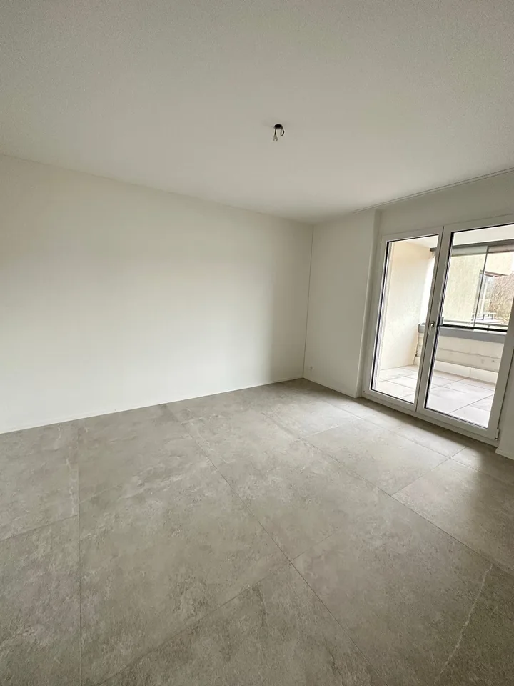 Vivere in modo moderno a Zwingen – Appartamento nuovo di 4.5 locali di alta qualità con balcone