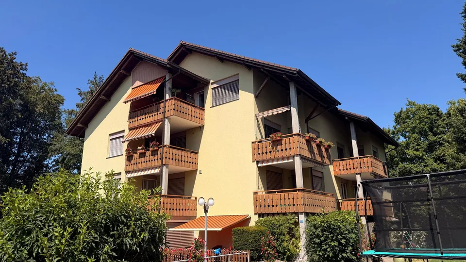 Casa con 8 unità in vendita a Fahrwangen