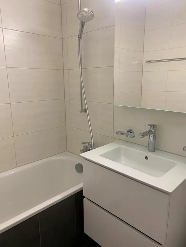 Casa con 8 unità in vendita a Fahrwangen