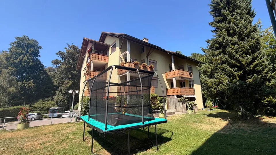 Casa con 8 unità in vendita a Fahrwangen