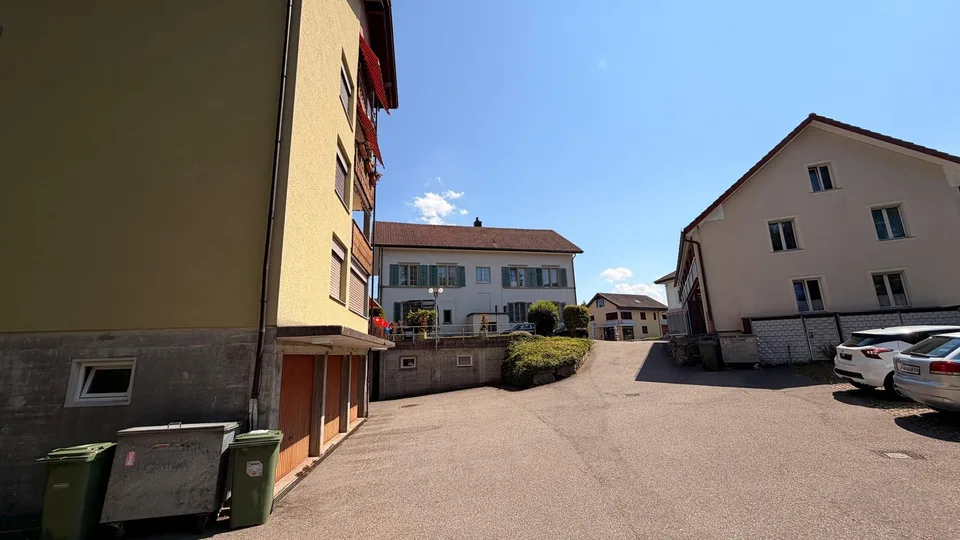 Casa con 8 unità in vendita a Fahrwangen