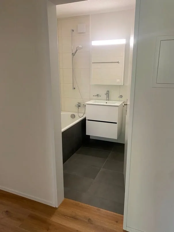Casa con 8 unità in vendita a Fahrwangen