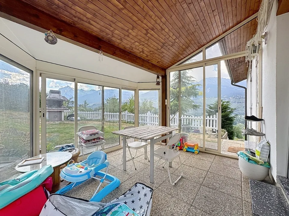 Sion, Villa mit 5.5 Zimmern von 197m2 in den Höhen von Bramois, inmitten der Natur, Garage, überdacht