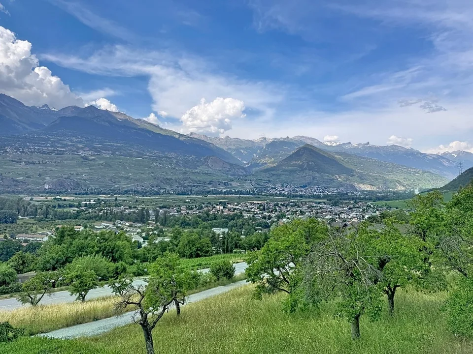 Sion, Villa mit 5.5 Zimmern von 197m2 in den Höhen von Bramois, inmitten der Natur, Garage, überdacht