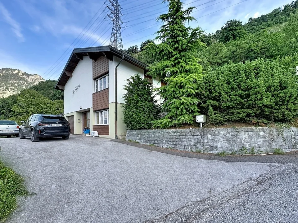 Sion, Villa mit 5.5 Zimmern von 197m2 in den Höhen von Bramois, inmitten der Natur, Garage, überdacht