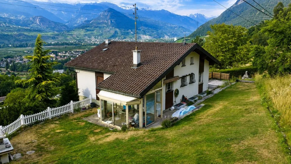 Sion, Villa mit 5.5 Zimmern von 197m2 in den Höhen von Bramois, inmitten der Natur, Garage, überdacht