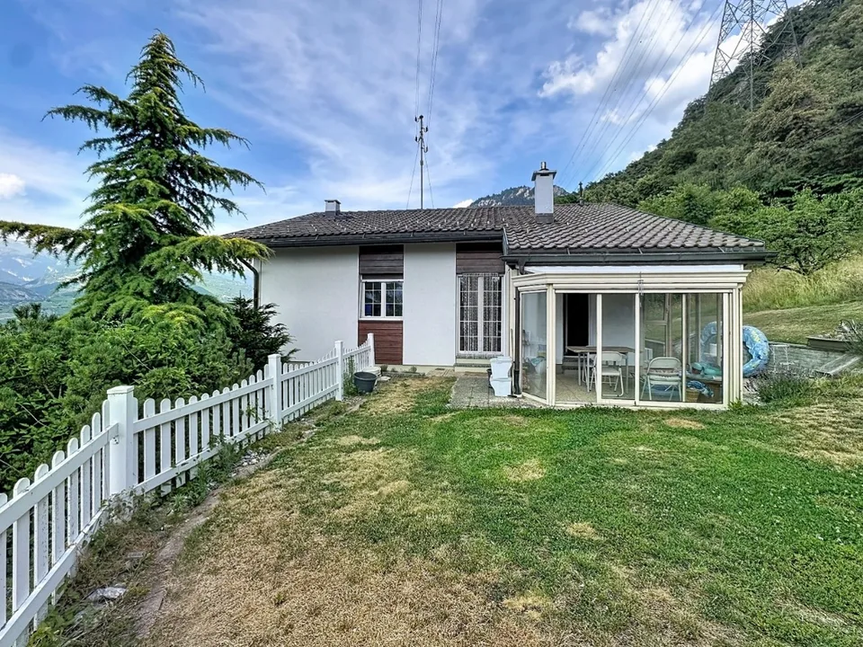 Sion, Villa mit 5.5 Zimmern von 197m2 in den Höhen von Bramois, inmitten der Natur, Garage, überdacht