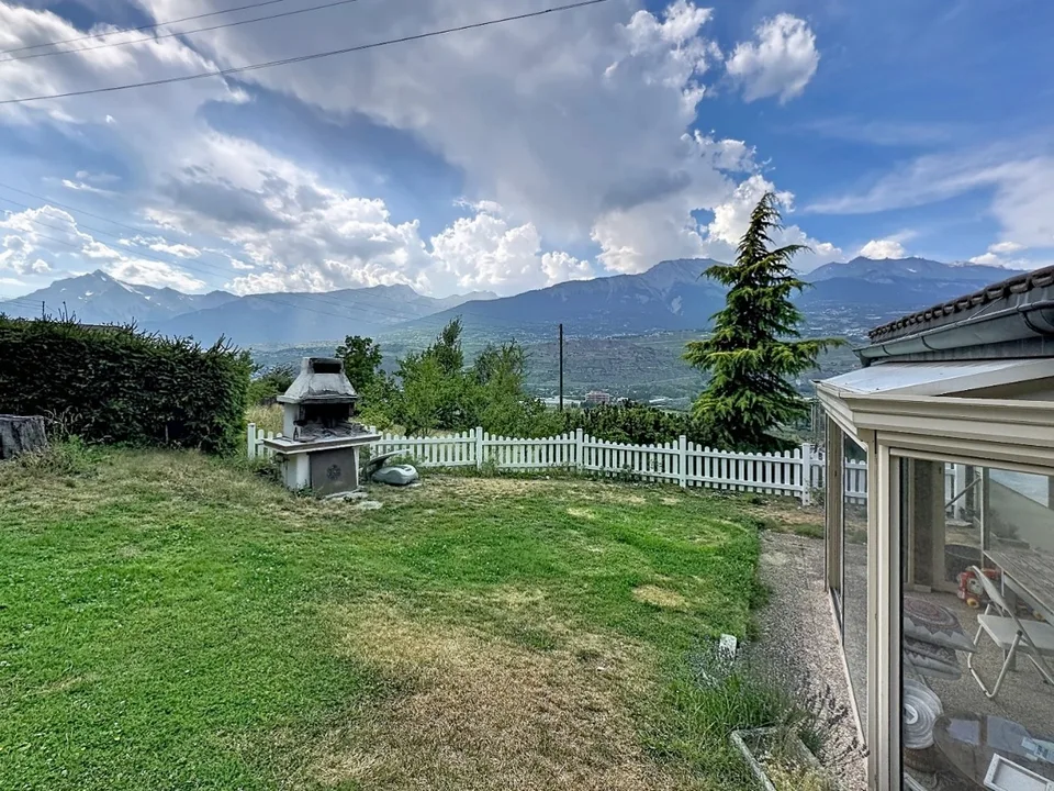Sion, Villa mit 5.5 Zimmern von 197m2 in den Höhen von Bramois, inmitten der Natur, Garage, überdacht