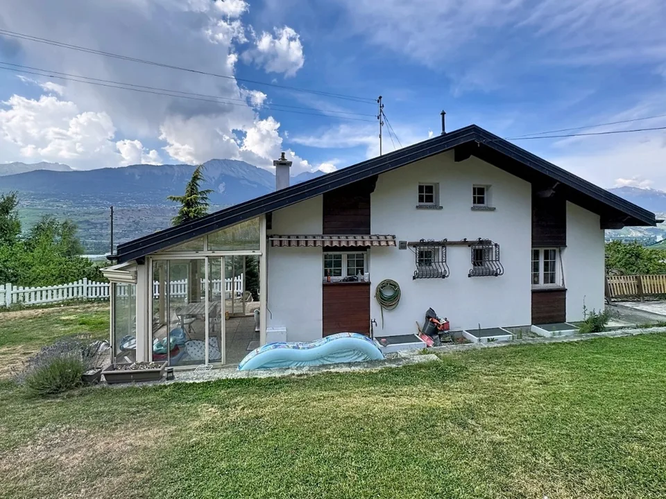 Sion, Villa mit 5.5 Zimmern von 197m2 in den Höhen von Bramois, inmitten der Natur, Garage, überdacht