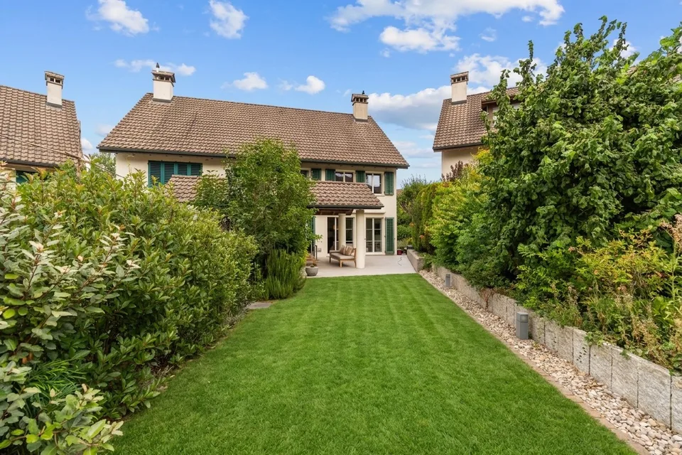Ihr modernes Familienhaus mit Garten