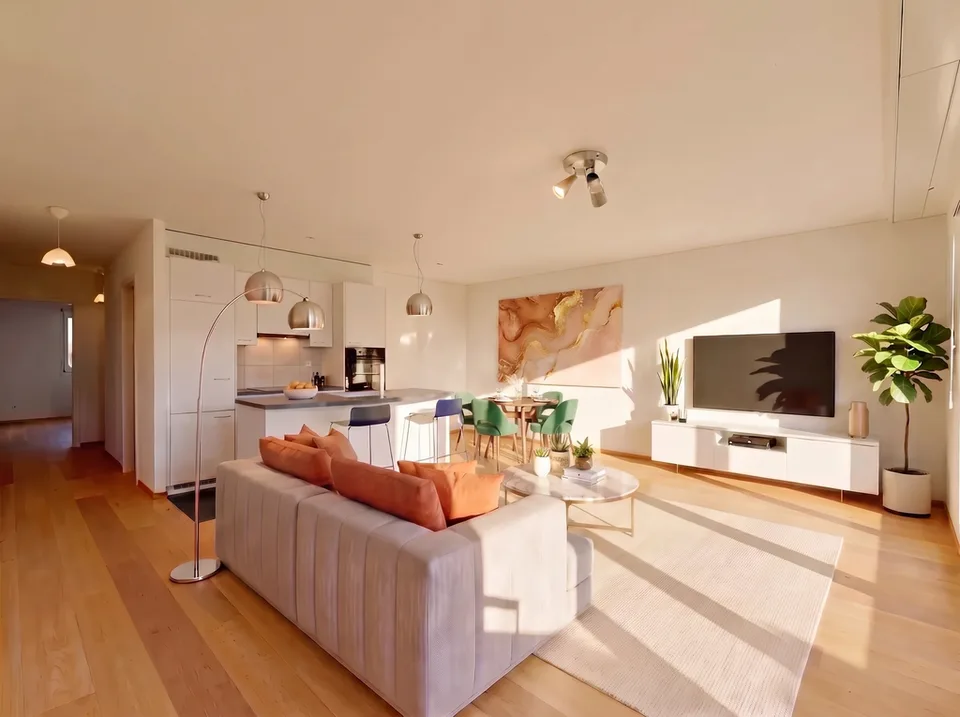 3,5 locali luminosi con ampio balcone e vista libera sul lago