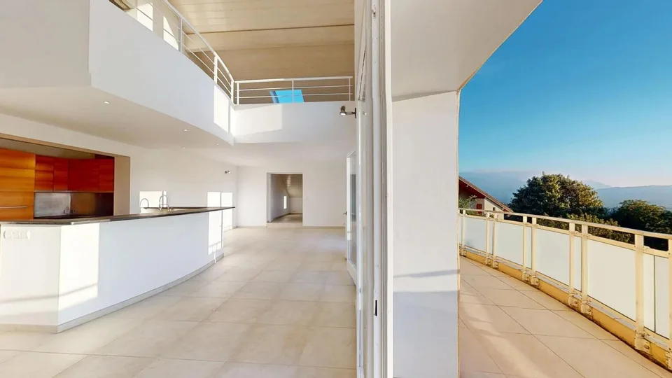 FOR RENT - Atypical Apartment - Surprising Volumes - Proximity to Léman Express