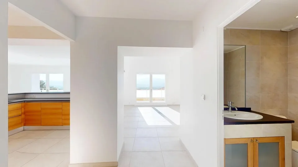 FOR RENT - Atypical Apartment - Surprising Volumes - Proximity to Léman Express