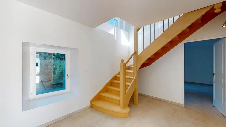FOR RENT - Atypical Apartment - Surprising Volumes - Proximity to Léman Express
