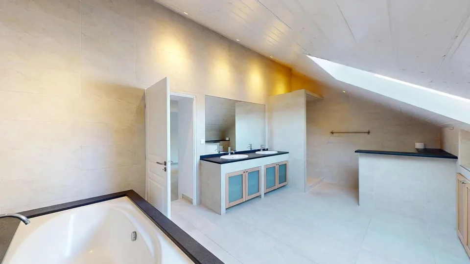 FOR RENT - Atypical Apartment - Surprising Volumes - Proximity to Léman Express