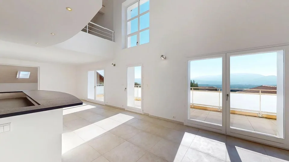 FOR RENT - Atypical Apartment - Surprising Volumes - Proximity to Léman Express