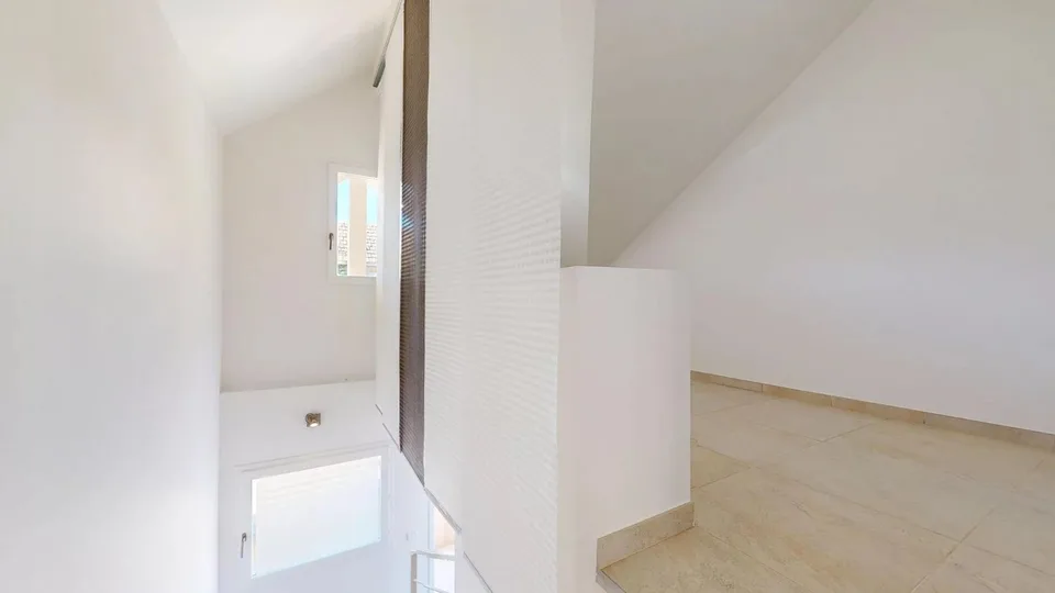 FOR RENT - Atypical Apartment - Surprising Volumes - Proximity to Léman Express