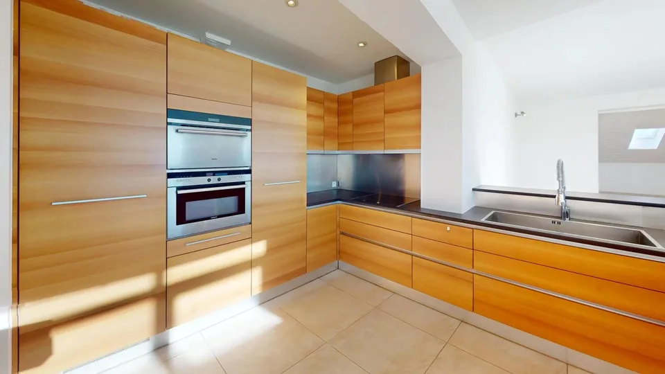 FOR RENT - Atypical Apartment - Surprising Volumes - Proximity to Léman Express