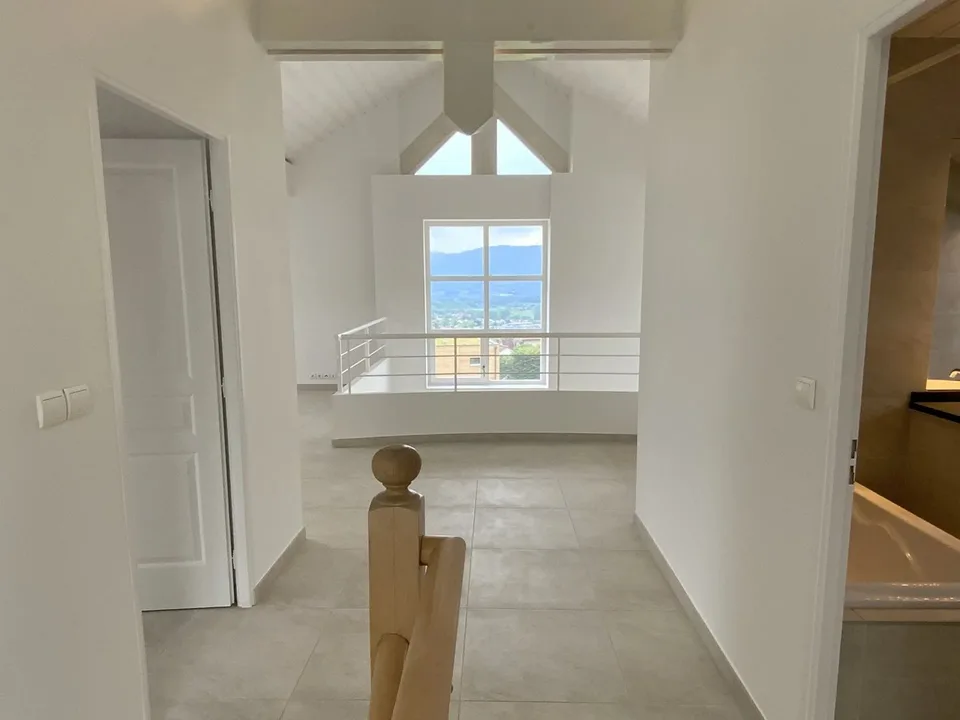FOR RENT - Atypical Apartment - Surprising Volumes - Proximity to Léman Express